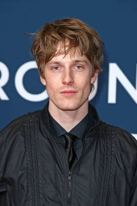 Louis Hofmann bei der Festival-Eröffnung von AROUND THE WORLD IN 14 FILMS im Kino in der Kulturbrauerei in Berlin am 28.11.2025