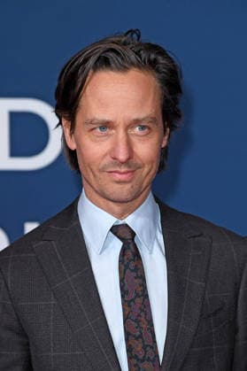 Tom Schilling bei der Festival-Eröffnung von AROUND THE WORLD IN 14 FILMS im Kino in der Kulturbrauerei in Berlin am 28.11.2025