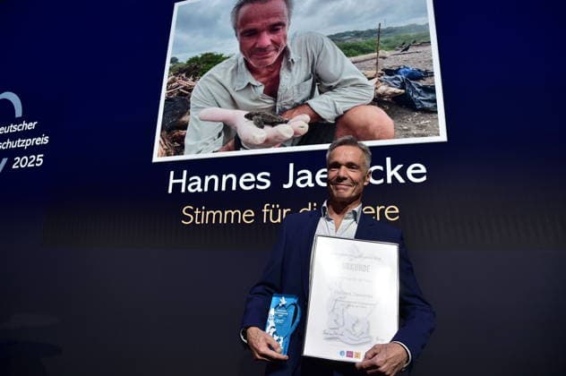 Deutscher Tierschutzpreis 2025 Hannes Jaenicke, Stimme fuer die Tiere, TierschutzPreis 2025 Deutscher Tierschutzpreis 2025 wird in Berlin verliehen Auszeichnung für Hannes Jaenicke und ehrenamtlich Aktive im Humboldt Carrre in Berlin am 28.11.2025