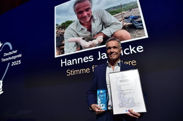 Deutscher Tierschutzpreis 2025 Hannes Jaenicke, Stimme fuer die Tiere, TierschutzPreis 2025 Deutscher Tierschutzpreis 2025 wird in Berlin verliehen Auszeichnung für Hannes Jaenicke und ehrenamtlich Aktive im Humboldt Carrre in Berlin am 28.11.2025