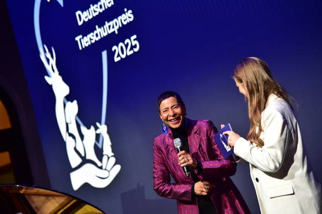 Deutscher Tierschutzpreis 2025 Jocelyn B. Smith, Sängerin mit Nina Eichinger Deutscher Tierschutzpreis 2025 wird in Berlin verliehen Auszeichnung für Hannes Jaenicke und ehrenamtlich Aktive im Humboldt Carrre in Berlin am 28.11.2025