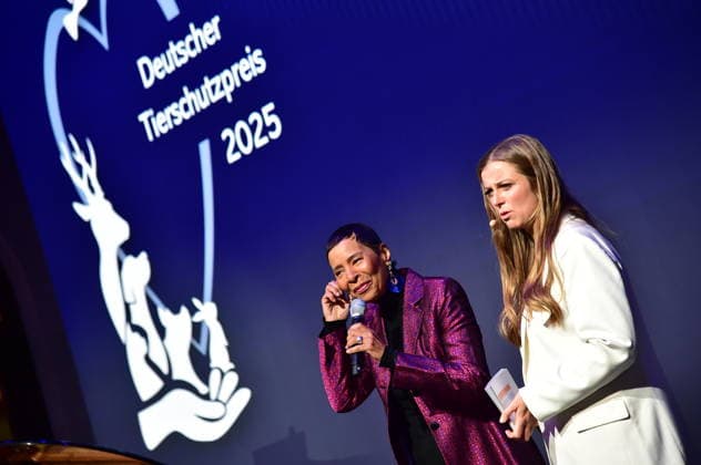 Deutscher Tierschutzpreis 2025 Jocelyn B. Smith, Sängerin mit Nina Eichinger Deutscher Tierschutzpreis 2025 wird in Berlin verliehen Auszeichnung für Hannes Jaenicke und ehrenamtlich Aktive im Humboldt Carrre in Berlin am 28.11.2025