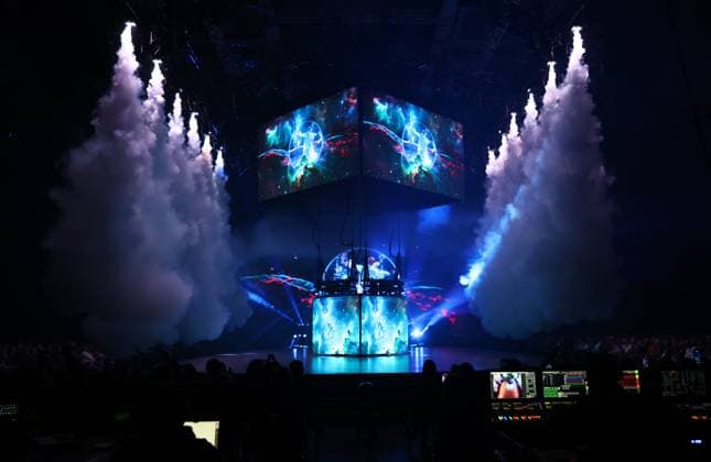 Let s Dance Live Tour 2025 in Erfurt EDITORIAL USE ONLY NUR ZUR REDAKTIONELLEN NUTZUNG 28.11.2025, Erfurt, Messehalle, Let™s Dance - Das Original Live-Tour 2025 im Bild: Eroeffnung der Show