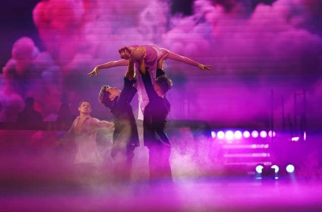 Let s Dance Live Tour 2025 in Erfurt EDITORIAL USE ONLY NUR ZUR REDAKTIONELLEN NUTZUNG 28.11.2025, Erfurt, Messehalle, Let™s Dance - Das Original Live-Tour 2025 im Bild: Ann-Kathrin Bendixen und Zsolt Sandor Czeke