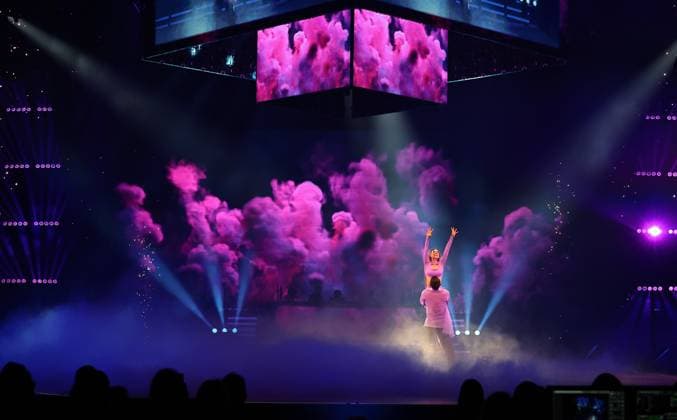 Let s Dance Live Tour 2025 in Erfurt EDITORIAL USE ONLY NUR ZUR REDAKTIONELLEN NUTZUNG 28.11.2025, Erfurt, Messehalle, Let™s Dance - Das Original Live-Tour 2025 im Bild: Ann-Kathrin Bendixen und Zsolt Sandor Czeke