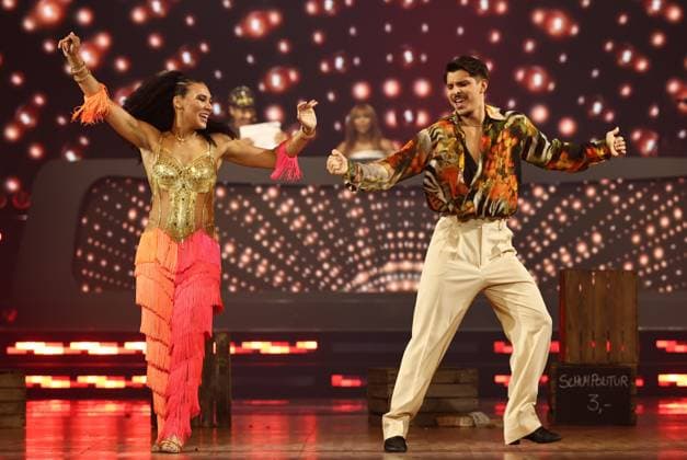 Let s Dance Live Tour 2025 in Erfurt EDITORIAL USE ONLY NUR ZUR REDAKTIONELLEN NUTZUNG 28.11.2025, Erfurt, Messehalle, Let™s Dance - Das Original Live-Tour 2025 im Bild: Marie Mouroum und Alexandru Ionel