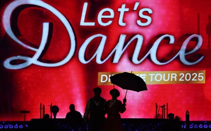 Let s Dance Live Tour 2025 in Erfurt EDITORIAL USE ONLY NUR ZUR REDAKTIONELLEN NUTZUNG 28.11.2025, Erfurt, Messehalle, Let™s Dance - Das Original Live-Tour 2025 im Bild: Mark Keller und Kathrin Menzinger