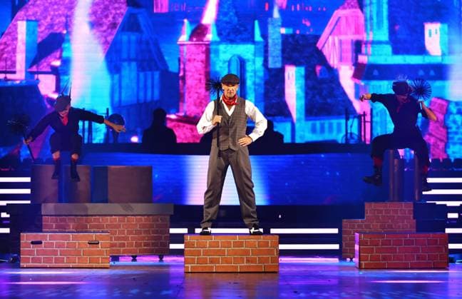 Let s Dance Live Tour 2025 in Erfurt EDITORIAL USE ONLY NUR ZUR REDAKTIONELLEN NUTZUNG 28.11.2025, Erfurt, Messehalle, Let™s Dance - Das Original Live-Tour 2025 im Bild: Mark Keller