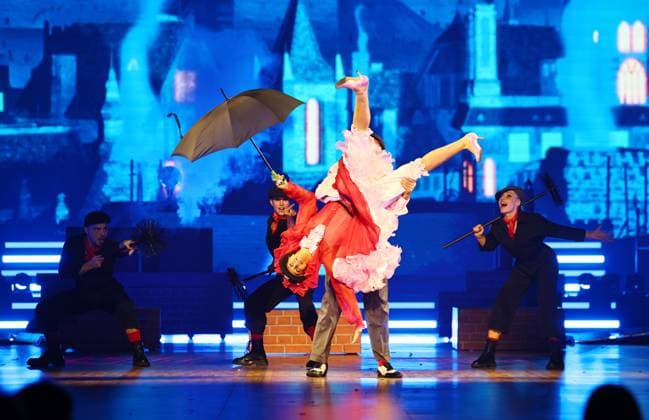 Let s Dance Live Tour 2025 in Erfurt EDITORIAL USE ONLY NUR ZUR REDAKTIONELLEN NUTZUNG 28.11.2025, Erfurt, Messehalle, Let™s Dance - Das Original Live-Tour 2025 im Bild: Mark Keller und Kathrin Menzinger
