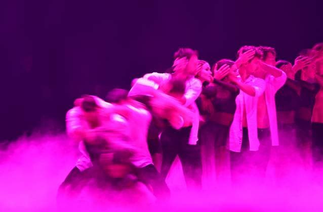 Let s Dance Live Tour 2025 in Erfurt EDITORIAL USE ONLY NUR ZUR REDAKTIONELLEN NUTZUNG 28.11.2025, Erfurt, Messehalle, Let™s Dance - Das Original Live-Tour 2025 im Bild: Tanzeinlage der Profitaenzer und Profitaenzerinnen