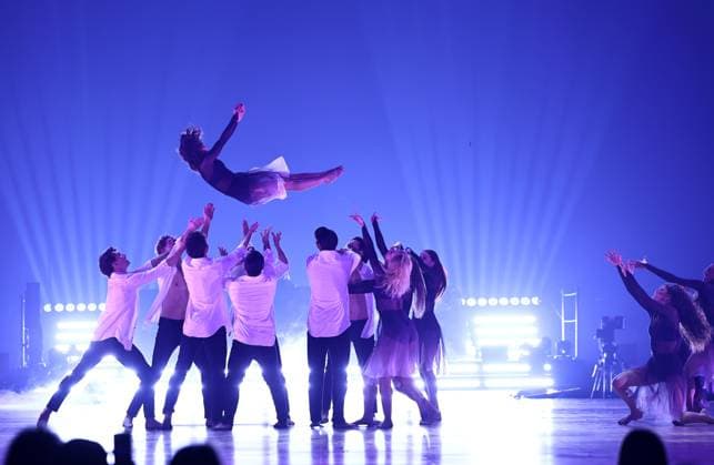 Let s Dance Live Tour 2025 in Erfurt EDITORIAL USE ONLY NUR ZUR REDAKTIONELLEN NUTZUNG 28.11.2025, Erfurt, Messehalle, Let™s Dance - Das Original Live-Tour 2025 im Bild: Tanzeinlage der Profitaenzer und Profitaenzerinnen
