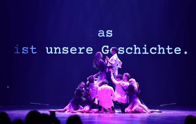 Let s Dance Live Tour 2025 in Erfurt EDITORIAL USE ONLY NUR ZUR REDAKTIONELLEN NUTZUNG 28.11.2025, Erfurt, Messehalle, Let™s Dance - Das Original Live-Tour 2025 im Bild: Tanzeinlage der Profitaenzer und Profitaenzerinnen
