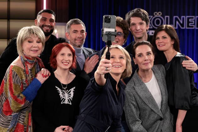 Judy Winter, Agit Kabayel, Lydia Benecke, Micky Beisenherz, Atze Schröder, Susan Link, Sabin Tambrea, Desiree Nosbusch und Alina Armonas-Tambrea bei der Aufzeichnung der WDR-Talkshow Kölner Treff im WDR Studio BS 3. Köln, 28.11.2025 *** Judy Winter, Agit Kabayel, Lydia Benecke, Micky Beisenherz, Atze Schröder, Susan Link, Sabin Tambrea, Desiree Nosbusch and Alina Armonas Tambrea at the recording of the WDR talk show Kölner Treff at WDR Studio BS 3 Cologne, 28 11 2025 Foto:xR.xSchmiegeltx xFuturexImagex koelner_treff2811_5105