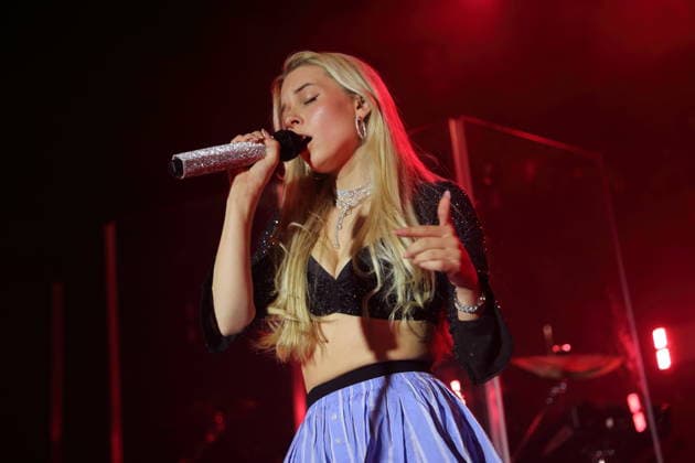Katja Keuter alias Kati K bei einem Konzert im Columbia Theater in Berlin, 28. November 2025. Kati K Konzert Berlin