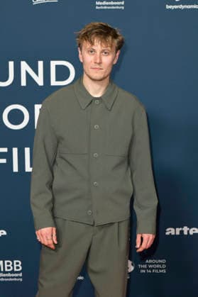 Max Schimmelpfennig bei der Festivaleröffnung und der Premiere des Kinofilms Sentimental Value beim 20. Weltkinofestival Around the World in 14 Films im Kino in derKulturBrauerei. Berlin, 28.11.2025
