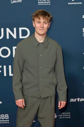 Max Schimmelpfennig bei der Festivaleröffnung und der Premiere des Kinofilms Sentimental Value beim 20. Weltkinofestival Around the World in 14 Films im Kino in derKulturBrauerei. Berlin, 28.11.2025