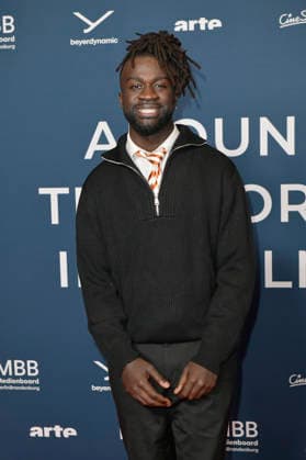 Mohamed Ndiaye bei der Festivaleröffnung und der Premiere des Kinofilms Sentimental Value beim 20. Weltkinofestival Around the World in 14 Films im Kino in derKulturBrauerei. Berlin, 28.11.2025