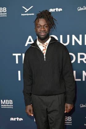 Mohamed Ndiaye bei der Festivaleröffnung und der Premiere des Kinofilms Sentimental Value beim 20. Weltkinofestival Around the World in 14 Films im Kino in derKulturBrauerei. Berlin, 28.11.2025