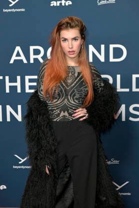 Lulu Gömann bei der Festivaleröffnung und der Premiere des Kinofilms Sentimental Value beim 20. Weltkinofestival Around the World in 14 Films im Kino in derKulturBrauerei. Berlin, 28.11.2025