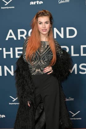 Lulu Gömann bei der Festivaleröffnung und der Premiere des Kinofilms Sentimental Value beim 20. Weltkinofestival Around the World in 14 Films im Kino in derKulturBrauerei. Berlin, 28.11.2025