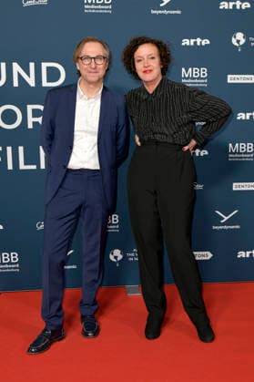 Bernhard Karl und Maria Schrader bei der Festivaleröffnung und der Premiere des Kinofilms Sentimental Value beim 20. Weltkinofestival Around the World in 14 Films im Kino in derKulturBrauerei. Berlin, 28.11.2025