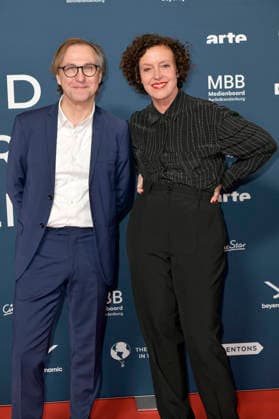 Bernhard Karl und Maria Schrader bei der Festivaleröffnung und der Premiere des Kinofilms Sentimental Value beim 20. Weltkinofestival Around the World in 14 Films im Kino in derKulturBrauerei. Berlin, 28.11.2025