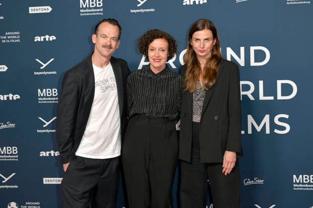Jonas Dornbach, Maria Schrader und Janine Jackowski bei der Festivaleröffnung und der Premiere des Kinofilms Sentimental Value beim 20. Weltkinofestival Around the World in 14 Films im Kino in derKulturBrauerei. Berlin, 28.11.2025