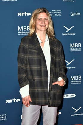 Morgane Ferru bei der Festivaleröffnung und der Premiere des Kinofilms Sentimental Value beim 20. Weltkinofestival Around the World in 14 Films im Kino in derKulturBrauerei. Berlin, 28.11.2025