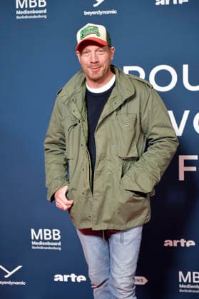 Johann von Bülow bei der Festivaleröffnung und der Premiere des Kinofilms Sentimental Value beim 20. Weltkinofestival Around the World in 14 Films im Kino in derKulturBrauerei. Berlin, 28.11.2025