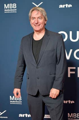 Till Schmerbeck bei der Festivaleröffnung und der Premiere des Kinofilms Sentimental Value beim 20. Weltkinofestival Around the World in 14 Films im Kino in derKulturBrauerei. Berlin, 28.11.2025