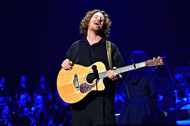 Night of the Proms 2025. Sänger Michael Schulte während eines Auftrittes im Rahmen der Night of the Proms 2025 am 28.11.2025 in der SAP-Arena Mannheim. 20251128MWI099578