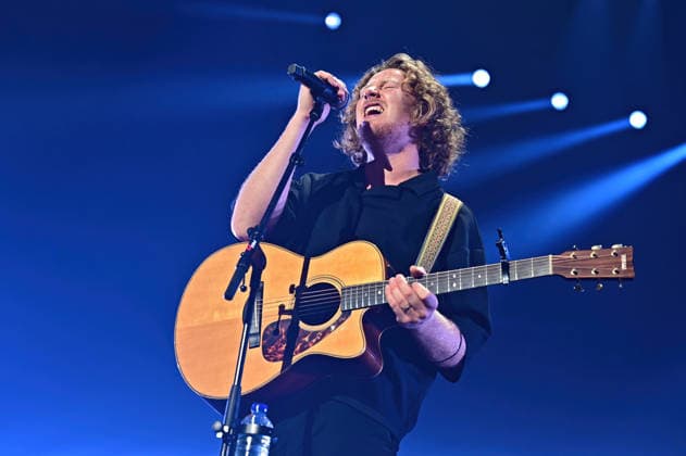 Night of the Proms 2025. Sänger Michael Schulte während eines Auftrittes im Rahmen der Night of the Proms 2025 am 28.11.2025 in der SAP-Arena Mannheim. 20251128MWI099693