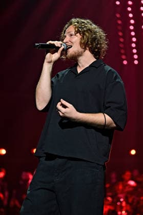 Night of the Proms 2025. Sänger Michael Schulte während eines Auftrittes im Rahmen der Night of the Proms 2025 am 28.11.2025 in der SAP-Arena Mannheim. 20251128MWI099714