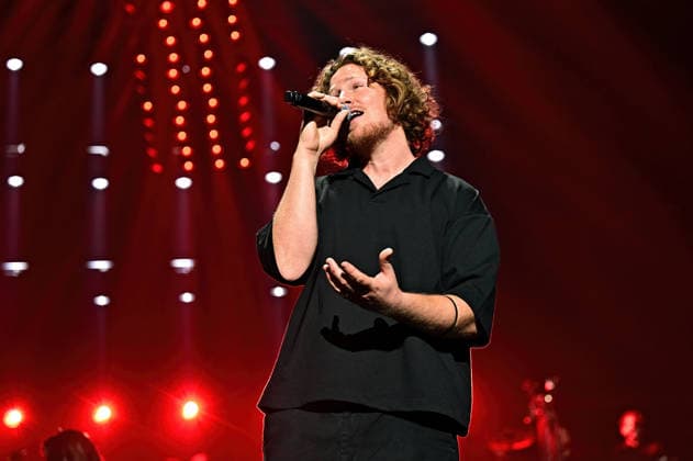 Night of the Proms 2025. Sänger Michael Schulte während eines Auftrittes im Rahmen der Night of the Proms 2025 am 28.11.2025 in der SAP-Arena Mannheim. 20251128MWI099722