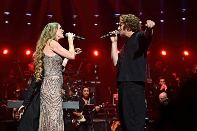 Night of the Proms 2025. Sängerin Joss Stone und Sänger Michael Schulte während eines Auftrittes im Rahmen der Night of the Proms 2025 am 28.11.2025 in der SAP-Arena Mannheim. 20251128MWI099769