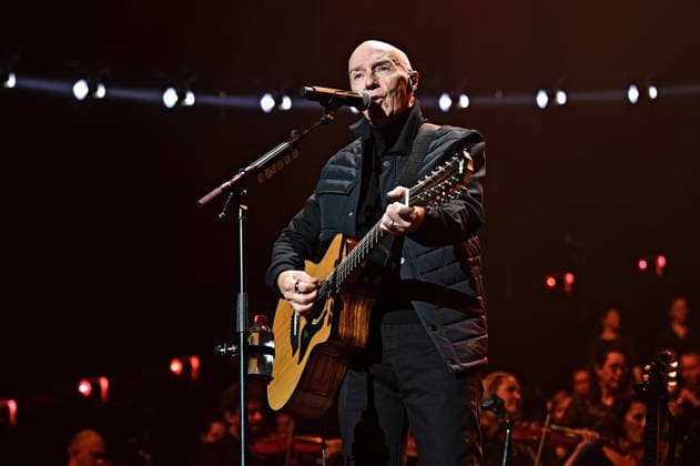 Night of the Proms 2025. Sänger Midge Ure während eines Auftrittes im Rahmen der Night of the Proms 2025 am 28.11.2025 in der SAP-Arena Mannheim. 20251128MWI099258