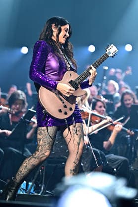 Night of the Proms 2025. Sängerin Vanessa Amorosi während eines Auftrittes im Rahmen der Night of the Proms 2025 am 28.11.2025 in der SAP-Arena Mannheim. 20251128MWI099358