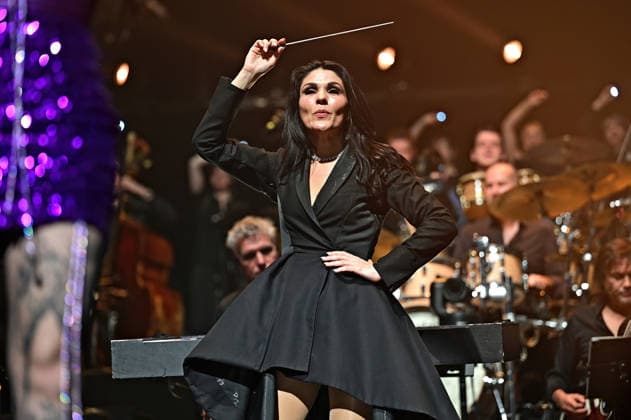 Night of the Proms 2025. Dirigentin Alexandra Arrieche während eines Auftrittes im Rahmen der Night of the Proms 2025 am 28.11.2025 in der SAP-Arena Mannheim. 20251128MWI099488