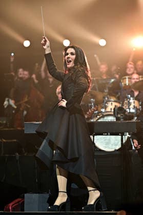 Night of the Proms 2025. Dirigentin Alexandra Arrieche während eines Auftrittes im Rahmen der Night of the Proms 2025 am 28.11.2025 in der SAP-Arena Mannheim. 20251128MWI099493