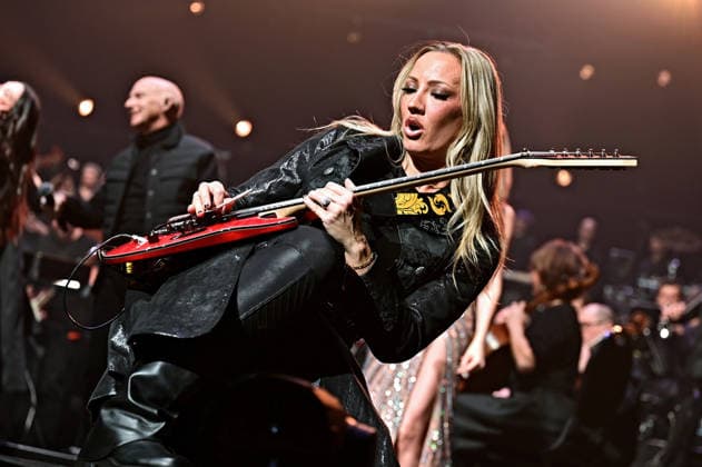 Night of the Proms 2025. Gitarristin Nita Strauss während eines Auftrittes im Rahmen der Night of the Proms 2025 am 28.11.2025 in der SAP-Arena Mannheim. 20251128MWI100705