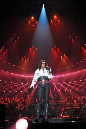 Night of the Proms 2025. Sänger Alice Cooper während eines Auftrittes im Rahmen der Night of the Proms 2025 am 28.11.2025 in der SAP-Arena Mannheim. 20251128MWI098927