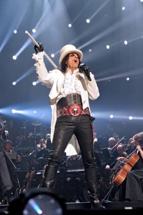 Night of the Proms 2025. Sänger Alice Cooper während eines Auftrittes im Rahmen der Night of the Proms 2025 am 28.11.2025 in der SAP-Arena Mannheim. 20251128MWI098939