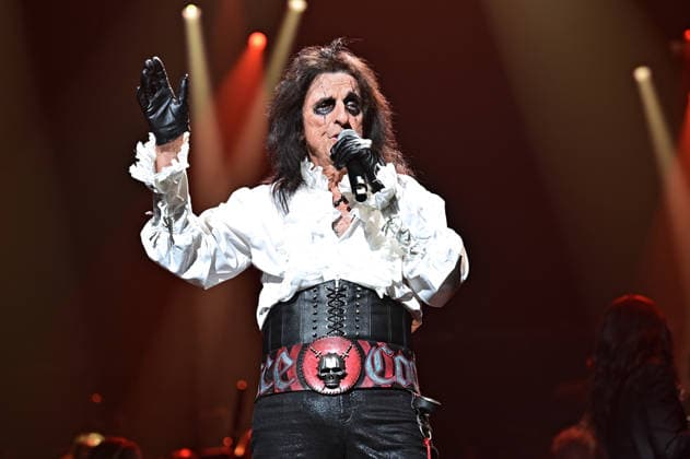 Night of the Proms 2025. Sänger Alice Cooper während eines Auftrittes im Rahmen der Night of the Proms 2025 am 28.11.2025 in der SAP-Arena Mannheim. 20251128MWI100237