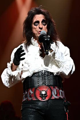 Night of the Proms 2025. Sänger Alice Cooper während eines Auftrittes im Rahmen der Night of the Proms 2025 am 28.11.2025 in der SAP-Arena Mannheim. 20251128MWI100274