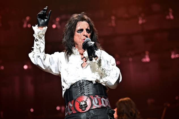 Night of the Proms 2025. Sänger Alice Cooper während eines Auftrittes im Rahmen der Night of the Proms 2025 am 28.11.2025 in der SAP-Arena Mannheim. 20251128MWI100293