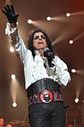 Night of the Proms 2025. Sänger Alice Cooper während eines Auftrittes im Rahmen der Night of the Proms 2025 am 28.11.2025 in der SAP-Arena Mannheim. 20251128MWI100316