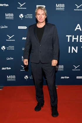 ABBberlin: Till Schmerbeck Schauspieler zu Gast auf dem roten Teppich bei der Festival Eroeffnung AROUND THE WORLD IN 14 FILMS im Cinestar Kino in der Kulturbrauerei Berlin am 28.11.2025 Berlin Deutschland
