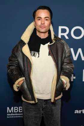 ABBberlin: Nikolai Kinski Schauspieler zu Gast auf dem roten Teppich bei der Festival Eroeffnung AROUND THE WORLD IN 14 FILMS im Cinestar Kino in der Kulturbrauerei Berlin am 28.11.2025 Berlin Deutschland