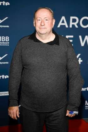 ABBberlin: Sven Plate zu Gast auf dem roten Teppich bei der Festivaleroeffnung AROUND THE WORLD IN 14 FILMS im Cinestar Kino in der Kulturbrauerei Berlin am 28.11.2025 Berlin Deutschland