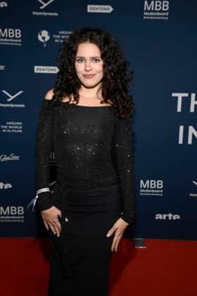 ABBberlin: Marie Schnoell zu Gast auf dem roten Teppich bei der Festival Eroeffnung AROUND THE WORLD IN 14 FILMS im Cinestar Kino in der Kulturbrauerei Berlin am 28.11.2025 Berlin Deutschland